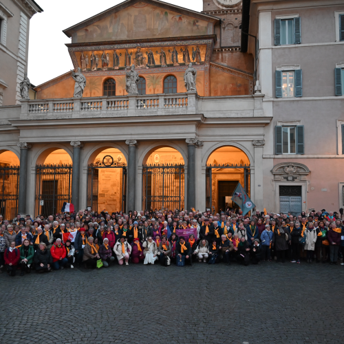 Photo de groupe Ancoli + Union Sainte Cécile devant la basilique Sainte-Marie-du-Trastevere