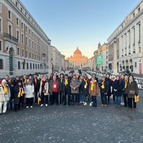 Photo de groupe aux portes du Vatican
