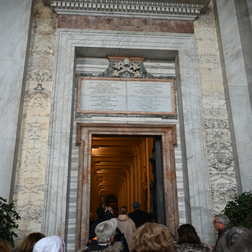Basilique Saint-Jean-de-Latran, Passage de la Porte Sainte